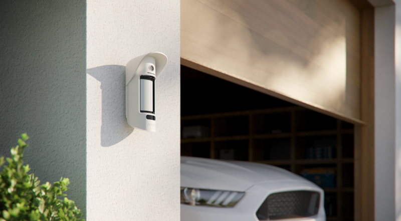 Motioncam outdoor phod wireless outdoor motion detector that takes photos